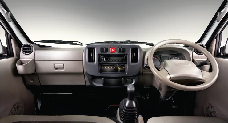 Interior kabin Isuzu Traga yang lega dan ergonomis