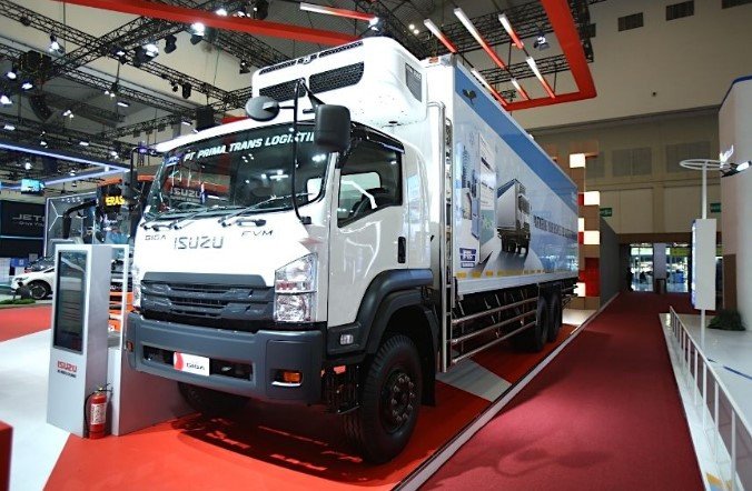 Hadirnya Isuzu GIGA FVM Refrigerator Melengkapi Segmen Industri Cold Chain Indonesia